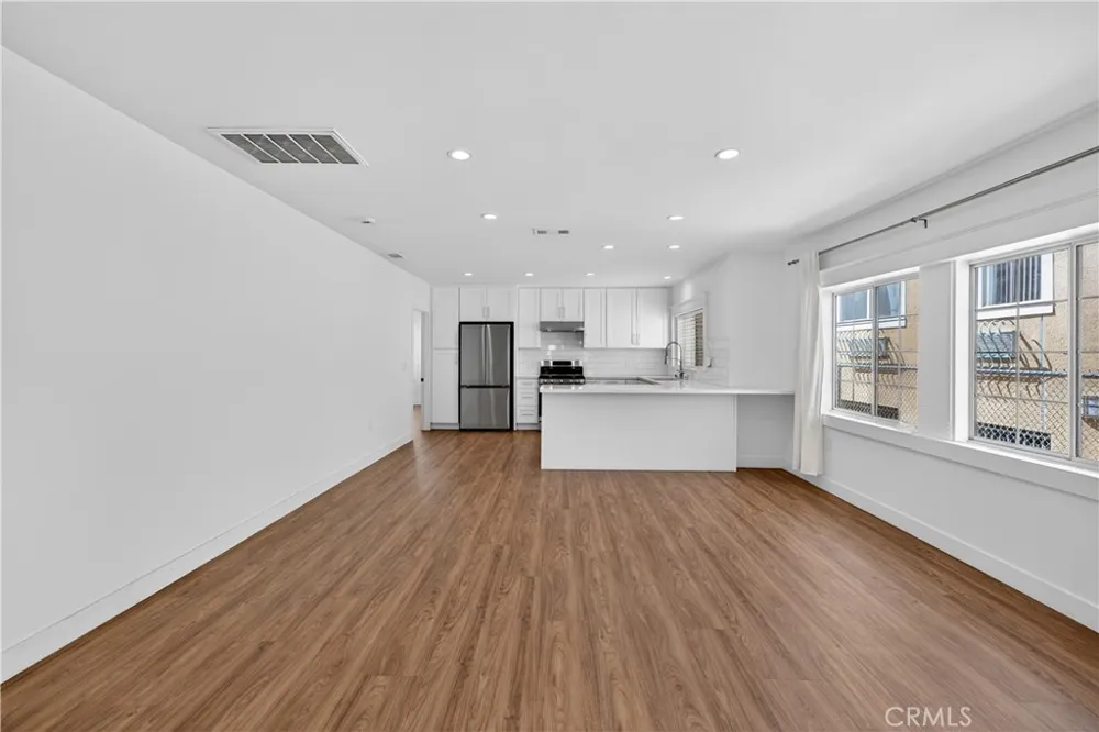 3538 London Los Angeles, CA 90026