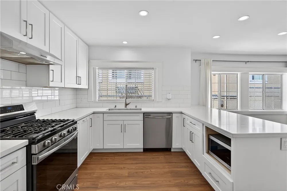 3538 London Los Angeles, CA 90026
