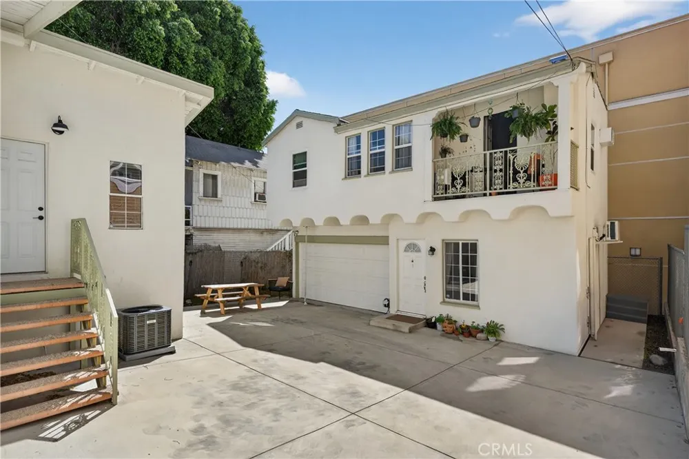 3538 London Los Angeles, CA 90026
