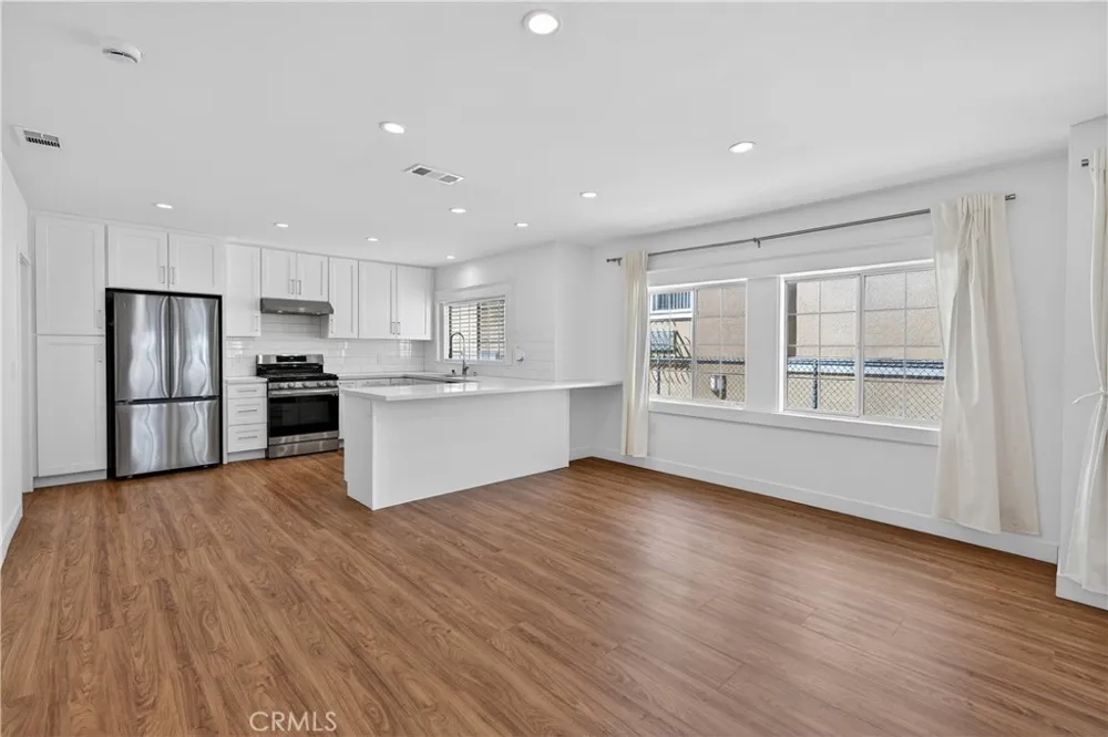 3538 London Los Angeles, CA 90026