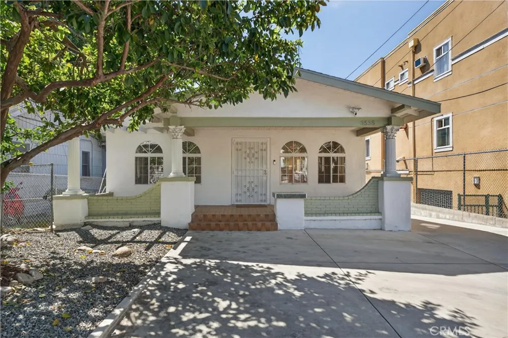 3538 London Los Angeles, CA 90026