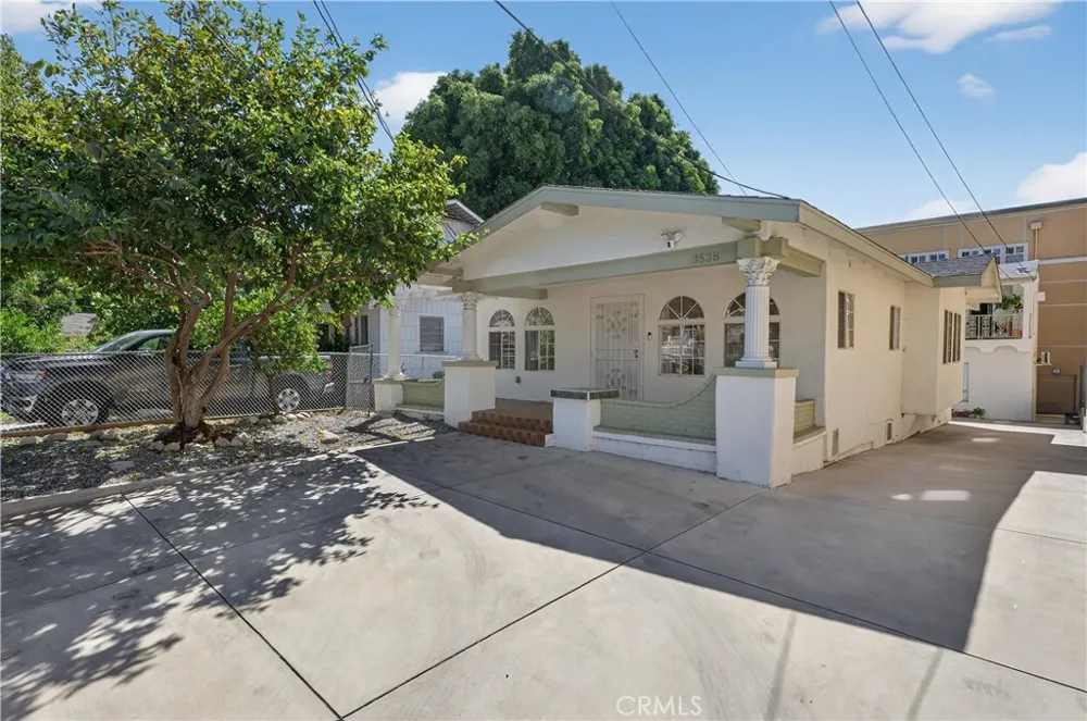 3538 London Los Angeles, CA 90026