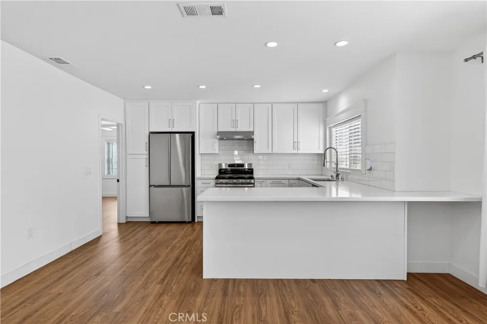 3538 London Los Angeles, CA 90026