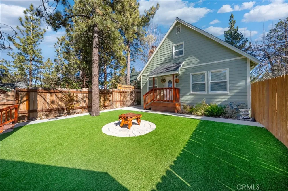 195 Knoll Big Bear Lake, CA 92315