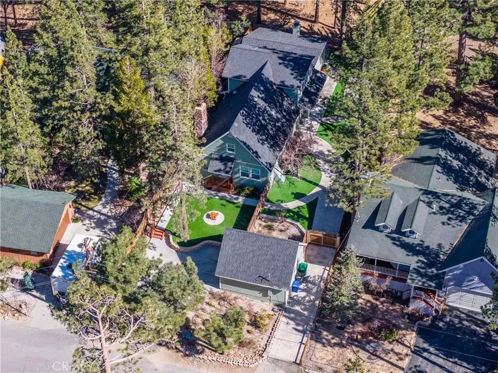 195 Knoll Big Bear Lake, CA 92315