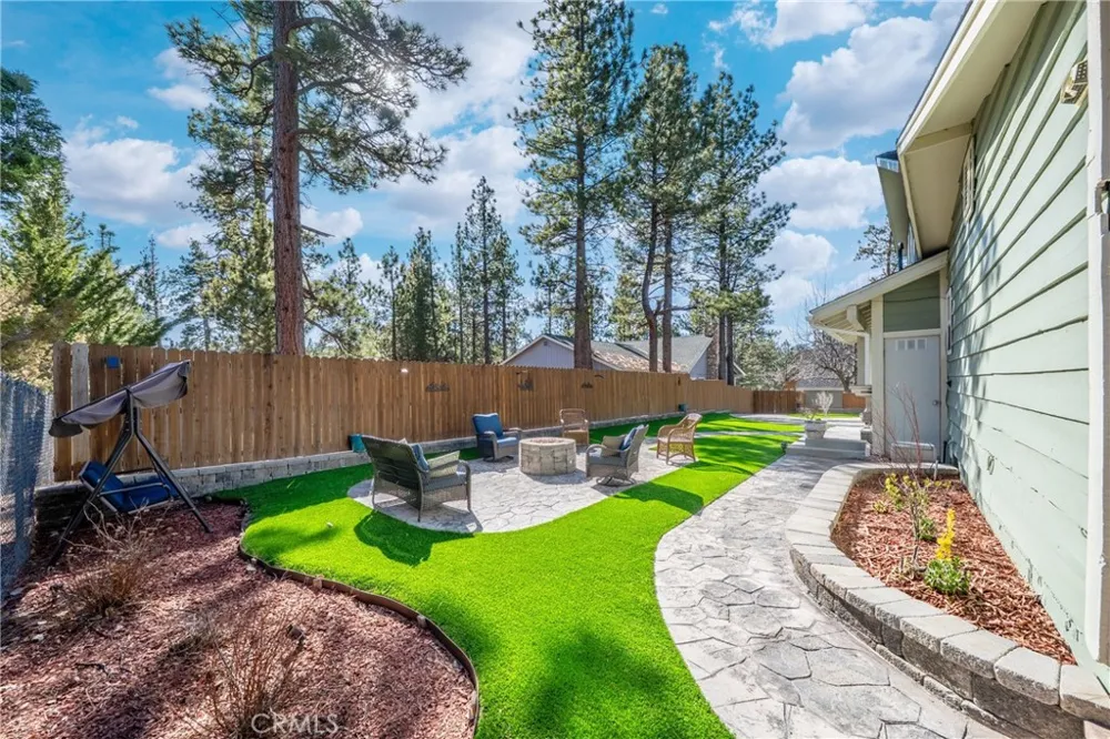 195 Knoll Big Bear Lake, CA 92315