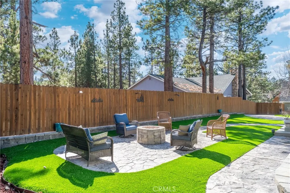 195 Knoll Big Bear Lake, CA 92315
