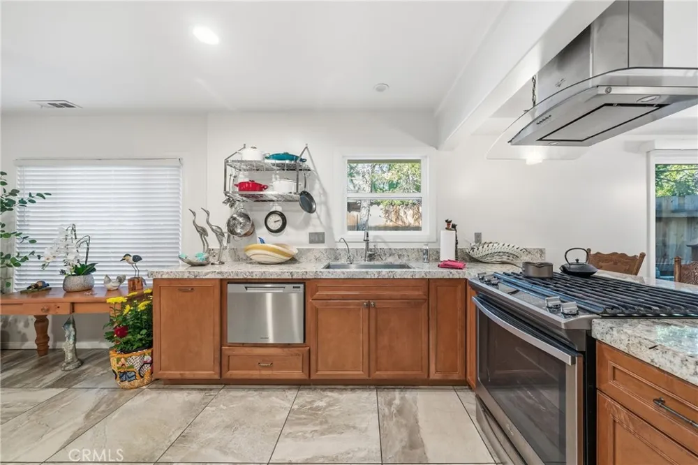195 Knoll Big Bear Lake, CA 92315