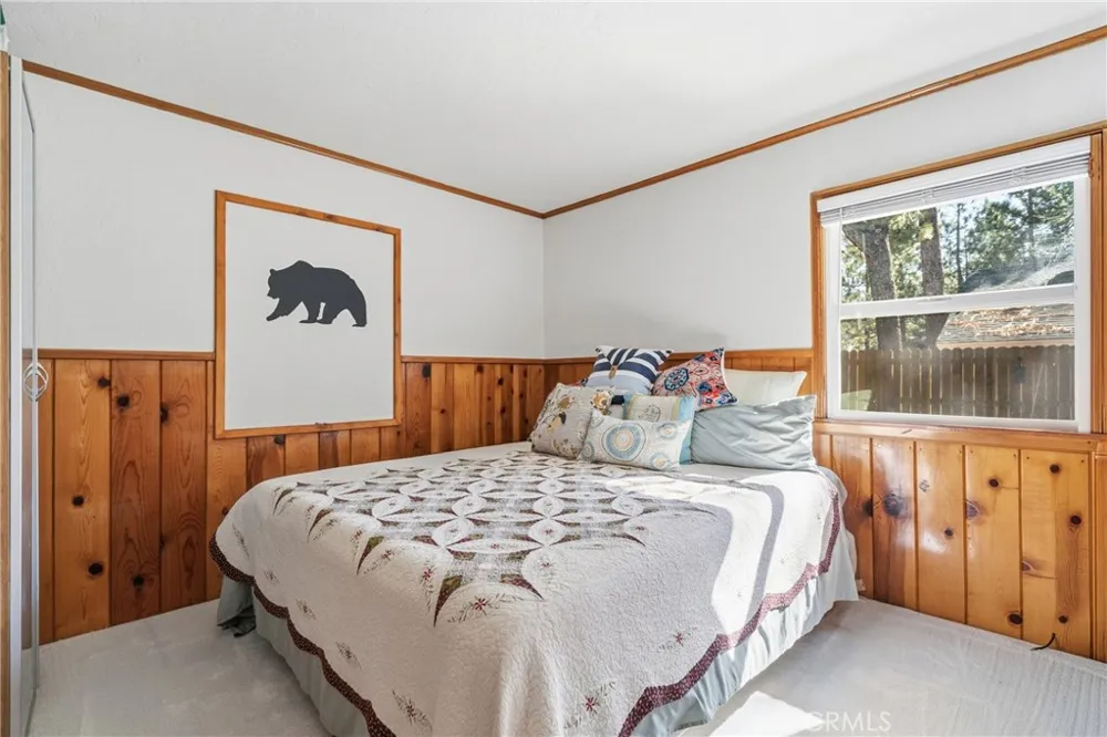 195 Knoll Big Bear Lake, CA 92315