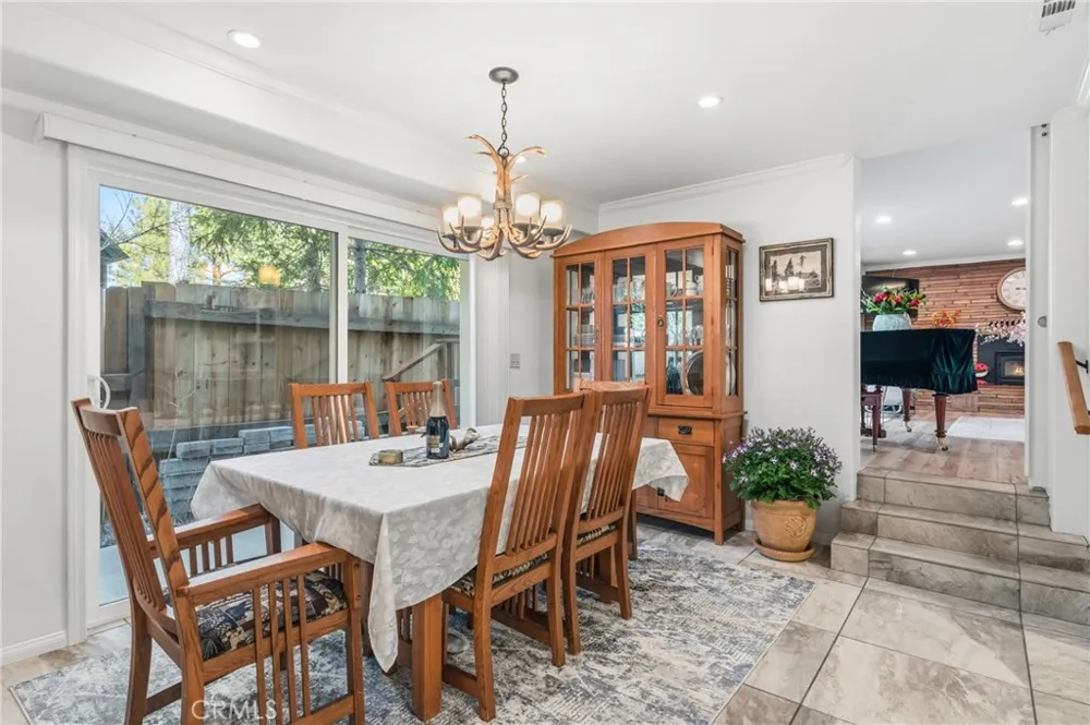 195 Knoll Big Bear Lake, CA 92315