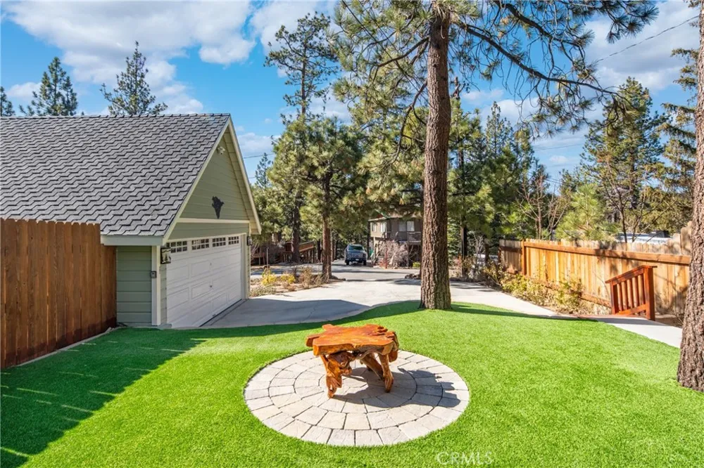 195 Knoll Big Bear Lake, CA 92315
