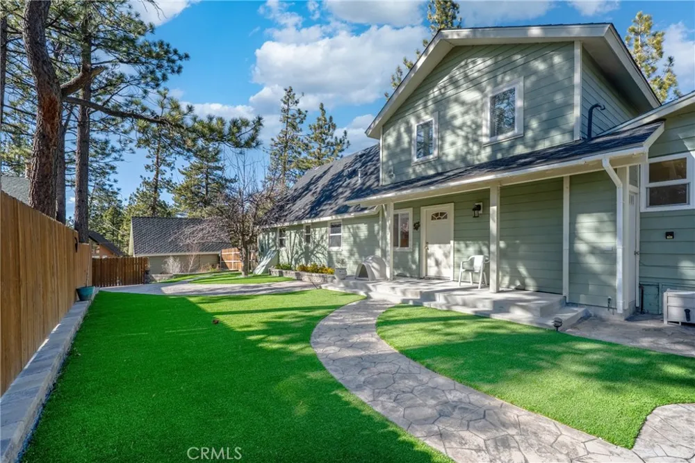 195 Knoll Big Bear Lake, CA 92315