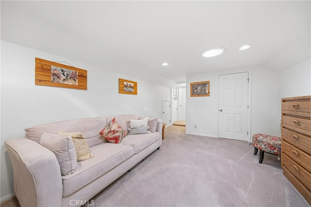195 Knoll Big Bear Lake, CA 92315
