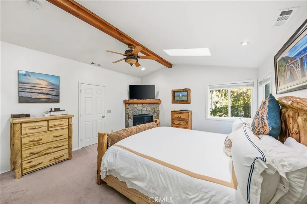 195 Knoll Big Bear Lake, CA 92315