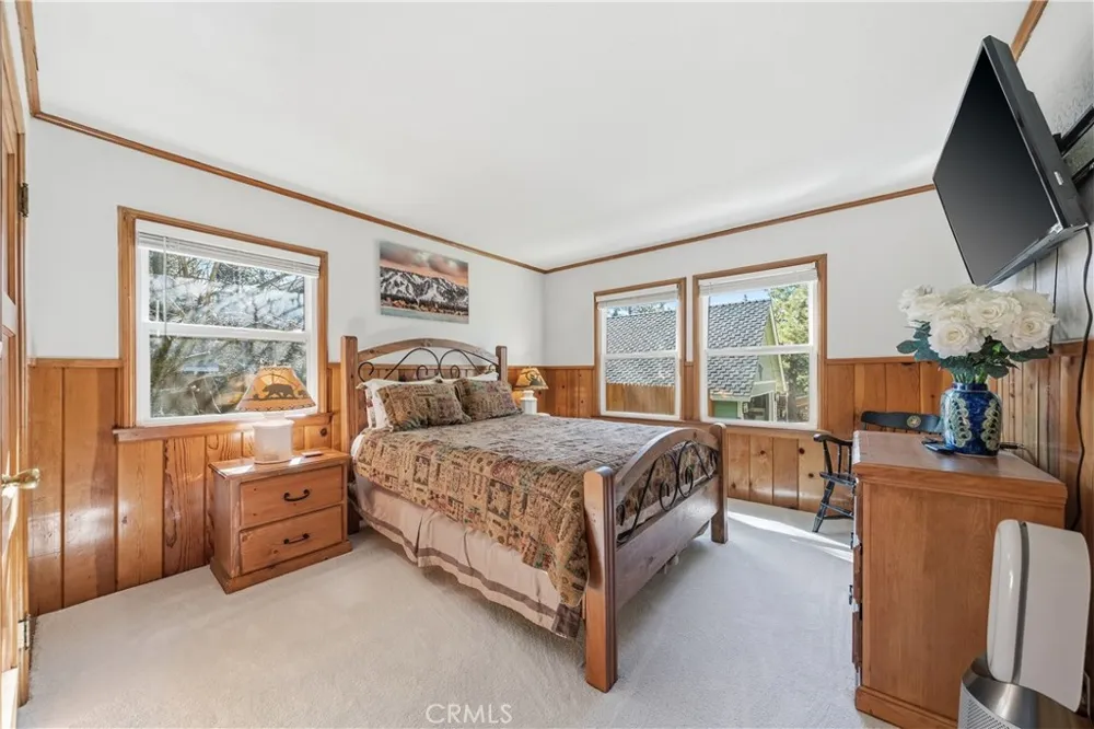 195 Knoll Big Bear Lake, CA 92315