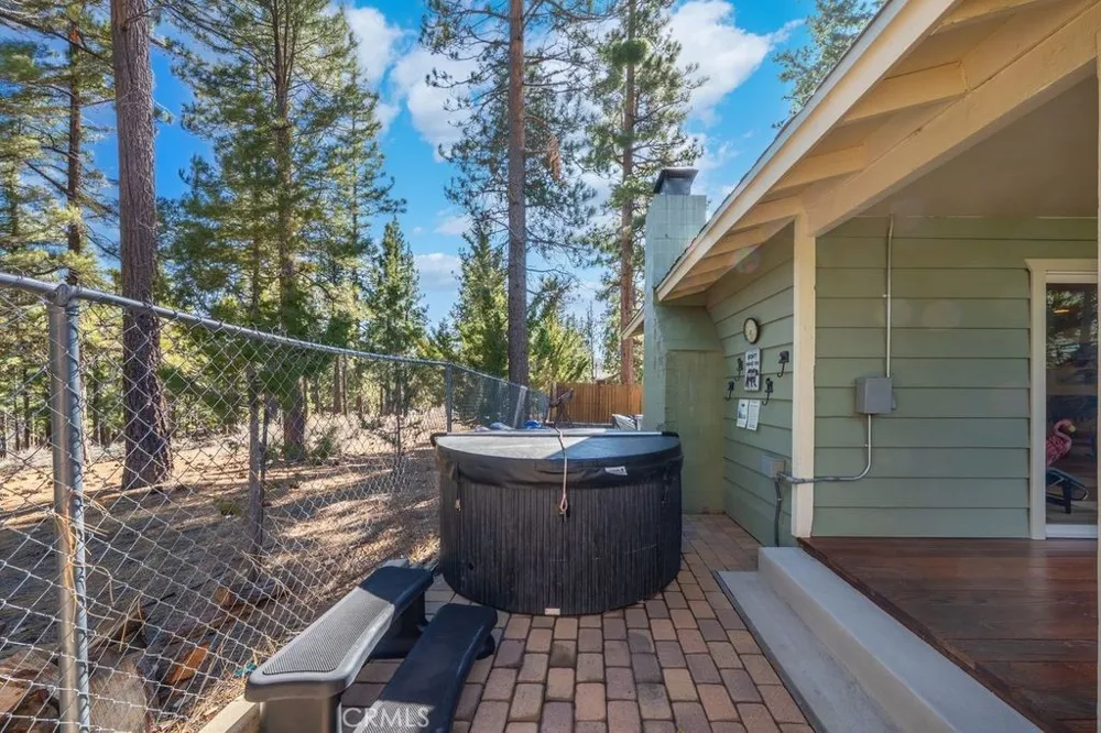 195 Knoll Big Bear Lake, CA 92315