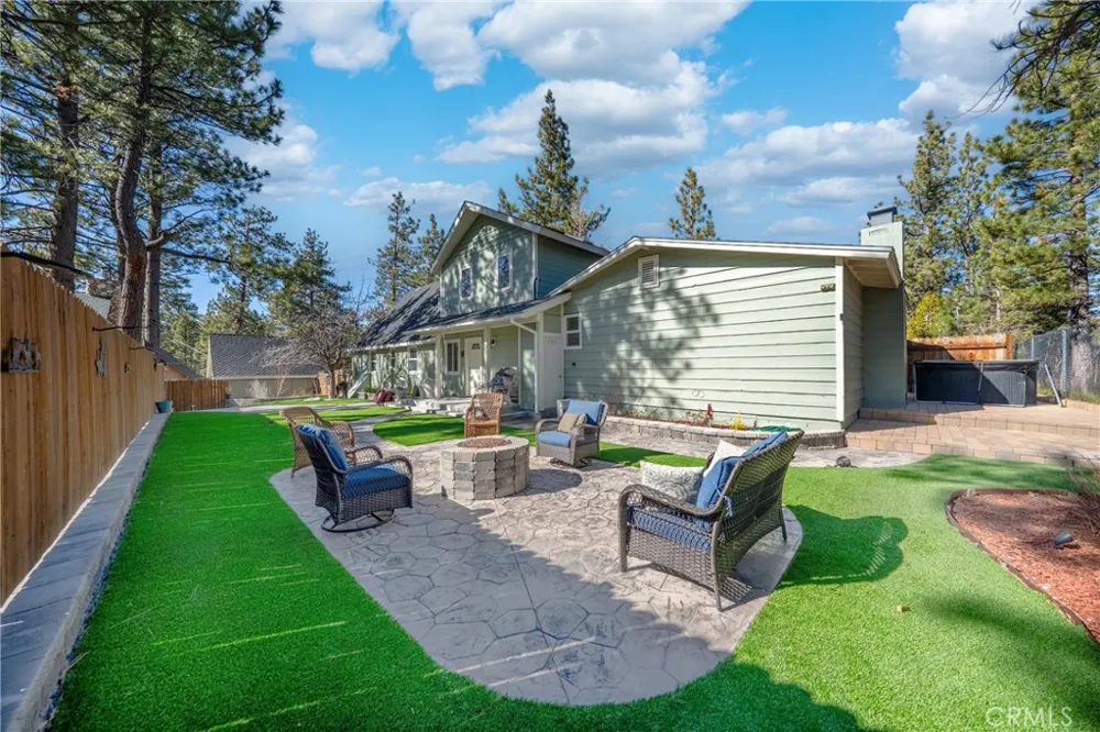 195 Knoll Big Bear Lake, CA 92315