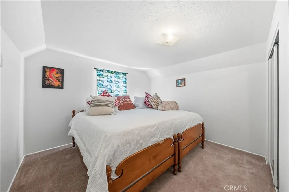 195 Knoll Big Bear Lake, CA 92315