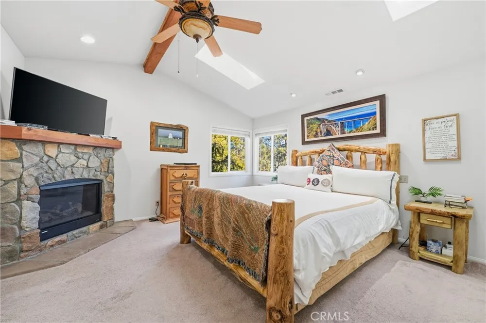 195 Knoll Big Bear Lake, CA 92315