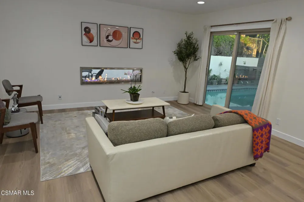 21794 Ybarra Road Woodland Hills, CA 91364