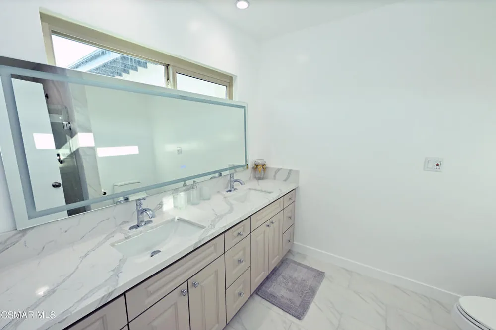 21794 Ybarra Road Woodland Hills, CA 91364