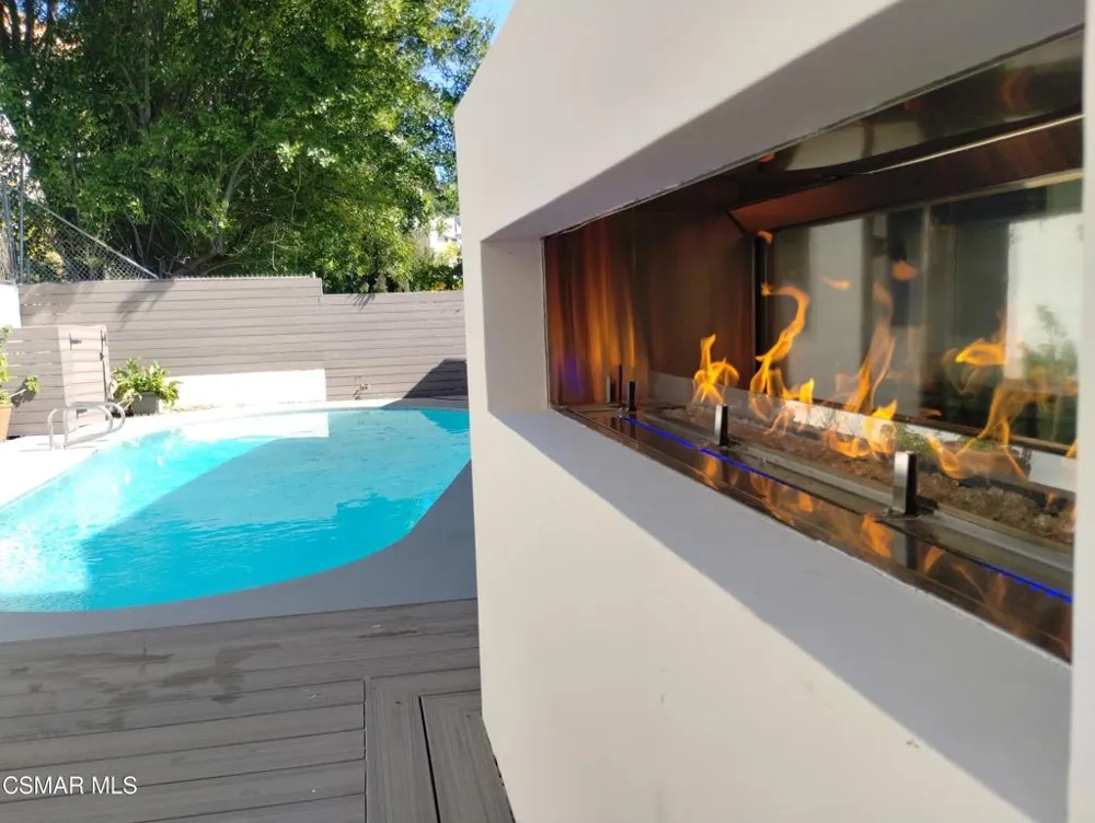 21794 Ybarra Road Woodland Hills, CA 91364