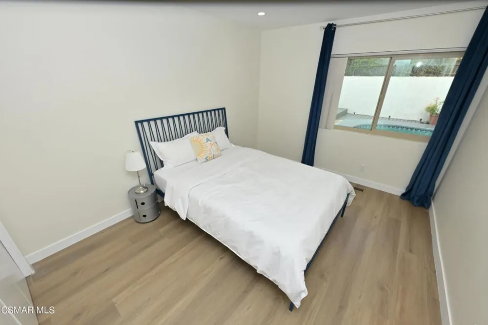 21794 Ybarra Road Woodland Hills, CA 91364