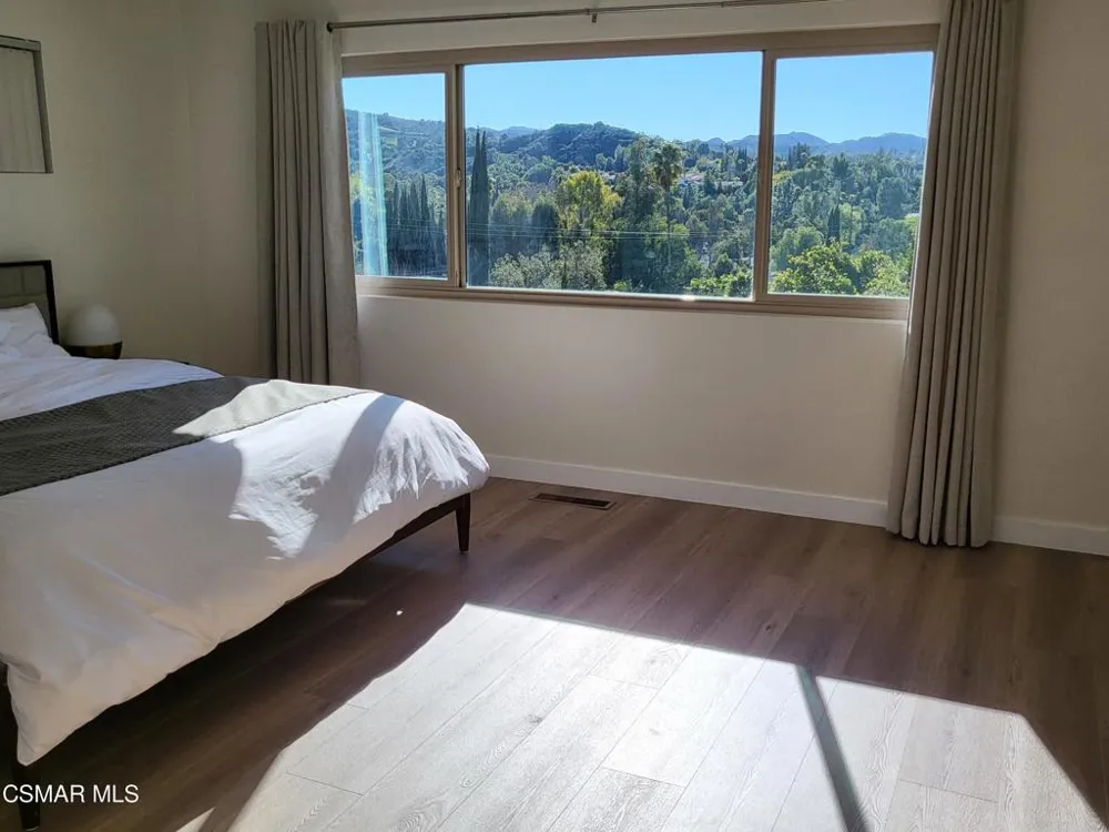 21794 Ybarra Road Woodland Hills, CA 91364