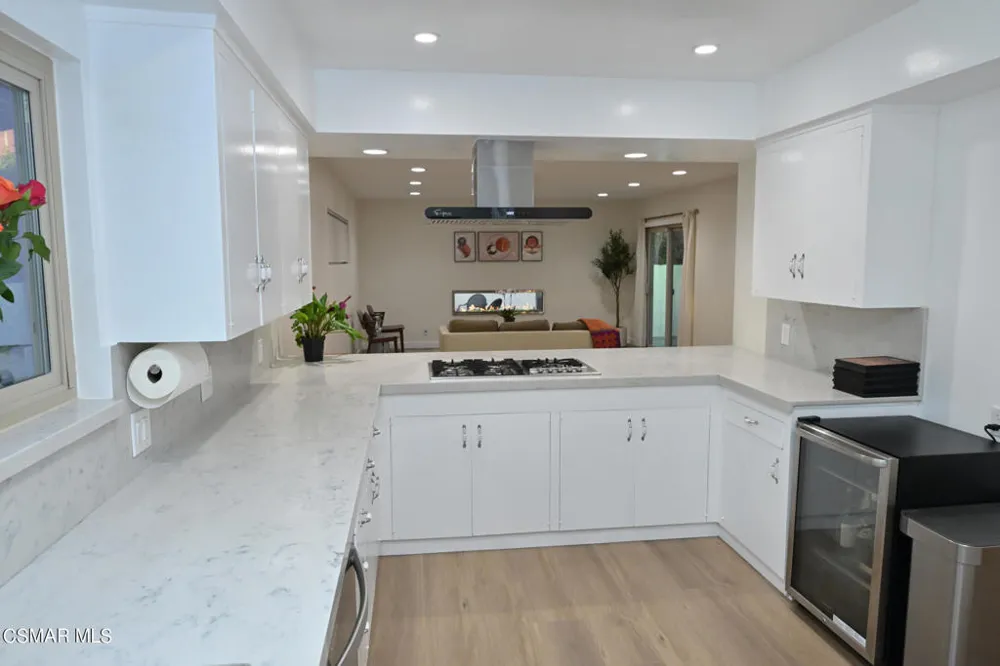21794 Ybarra Road Woodland Hills, CA 91364
