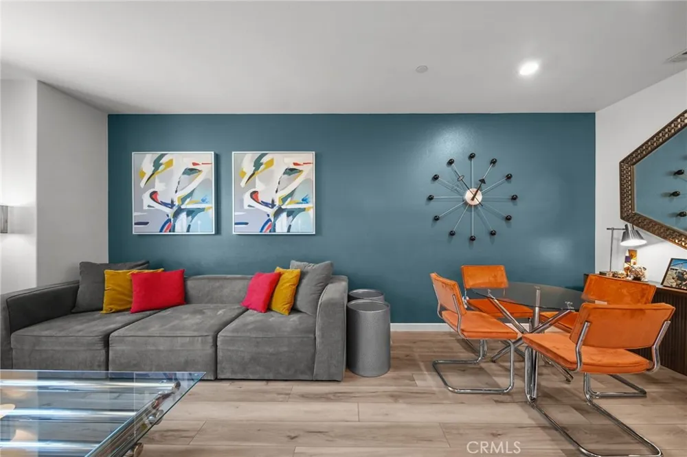 7239 N Cedar Rd Van Nuys, CA 91405