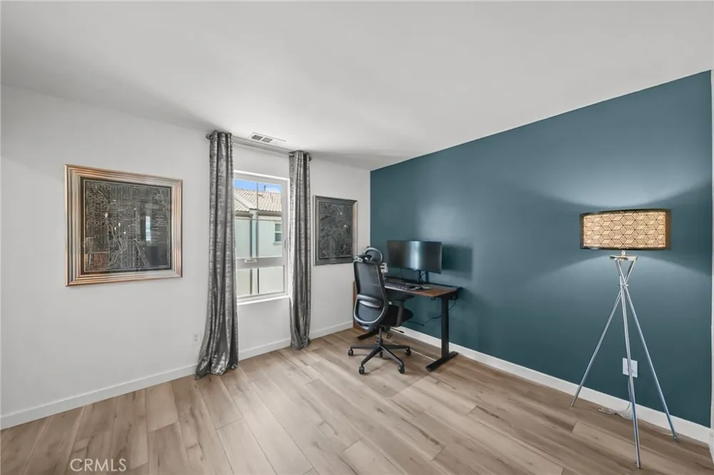 7239 N Cedar Rd Van Nuys, CA 91405