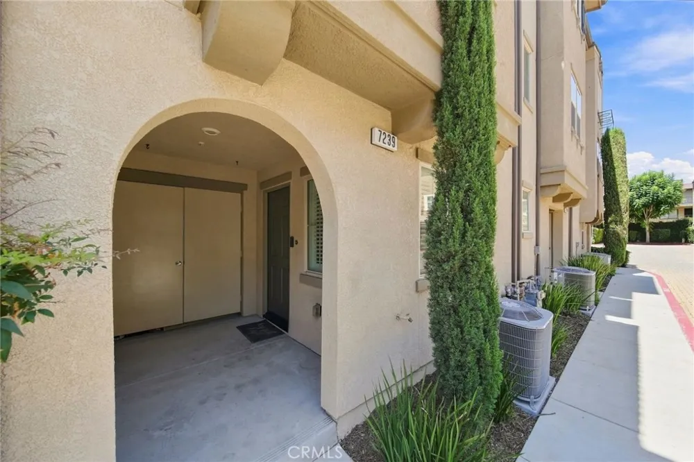 7239 N Cedar Rd Van Nuys, CA 91405