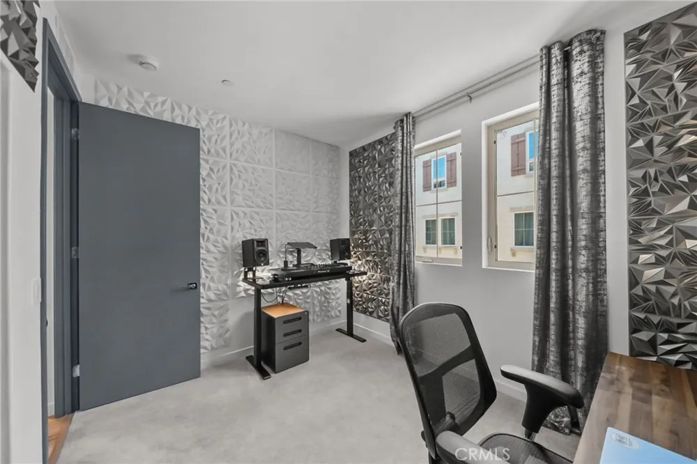 7239 N Cedar Rd Van Nuys, CA 91405