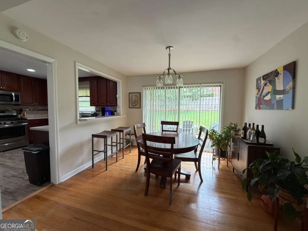 2465 Miriam LN Decatur, GA 30032