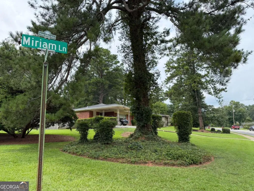 2465 Miriam LN Decatur, GA 30032