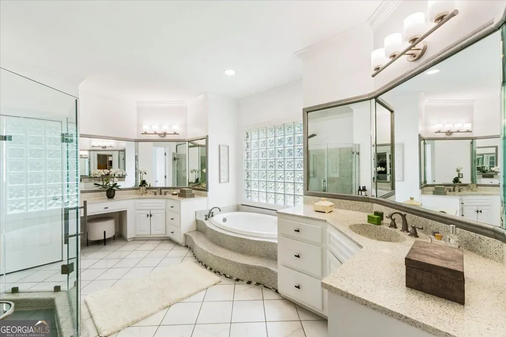 9170 Nesbit Lakes DR Alpharetta, GA 30022