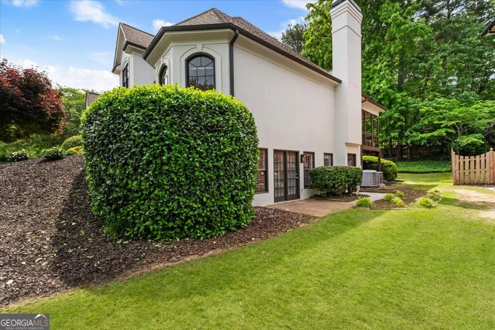9170 Nesbit Lakes DR Alpharetta, GA 30022