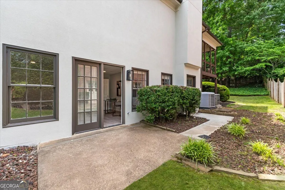 9170 Nesbit Lakes DR Alpharetta, GA 30022
