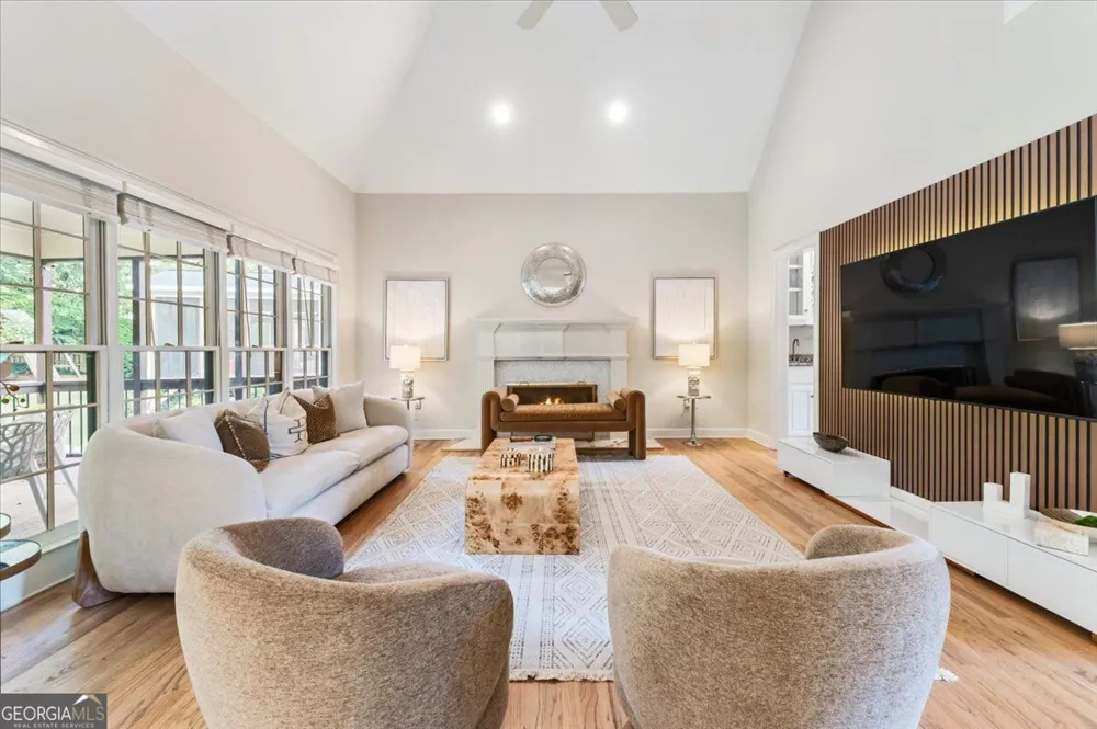 9170 Nesbit Lakes DR Alpharetta, GA 30022