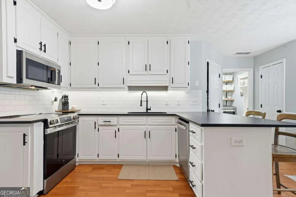 3063 Rockview DR Loganville, GA 30052