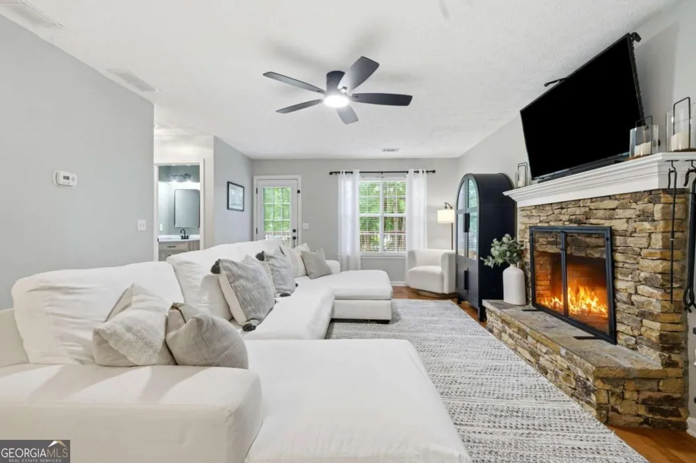 3063 Rockview DR Loganville, GA 30052