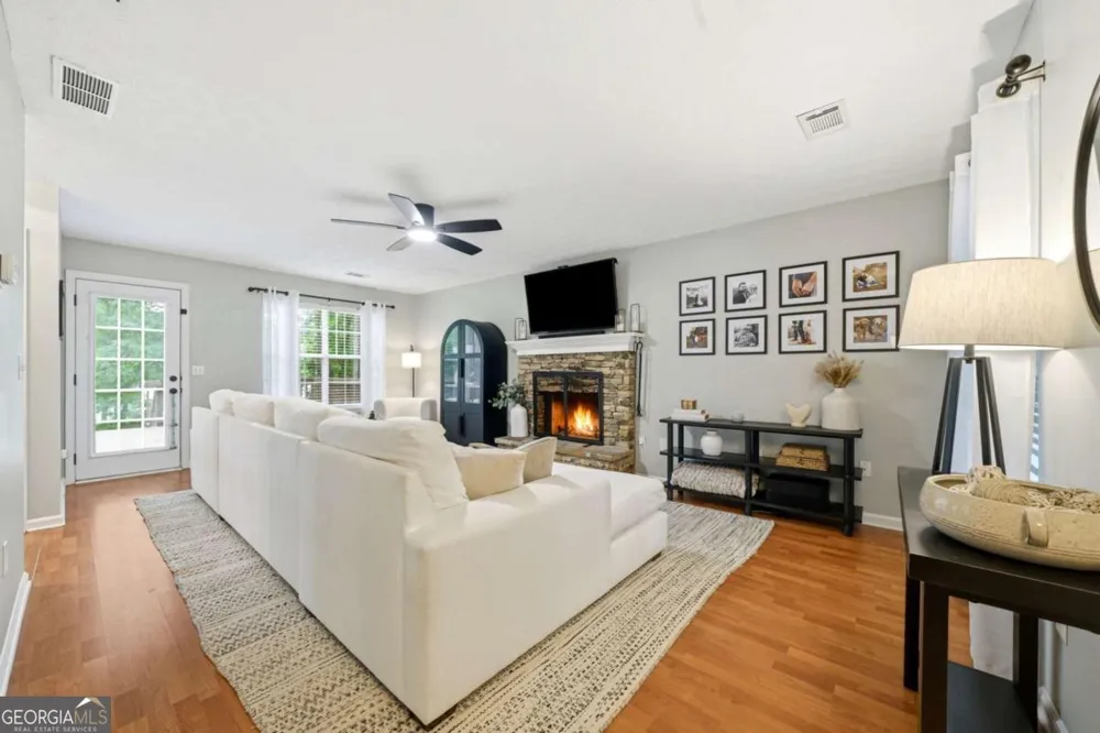 3063 Rockview DR Loganville, GA 30052