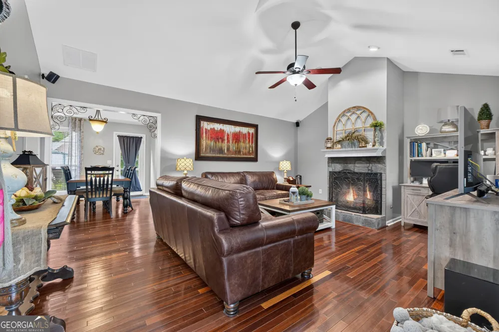 305 Annie LN Locust Grove, GA 30248