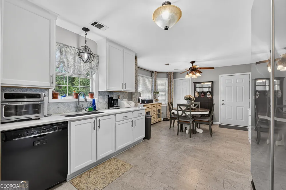305 Annie LN Locust Grove, GA 30248