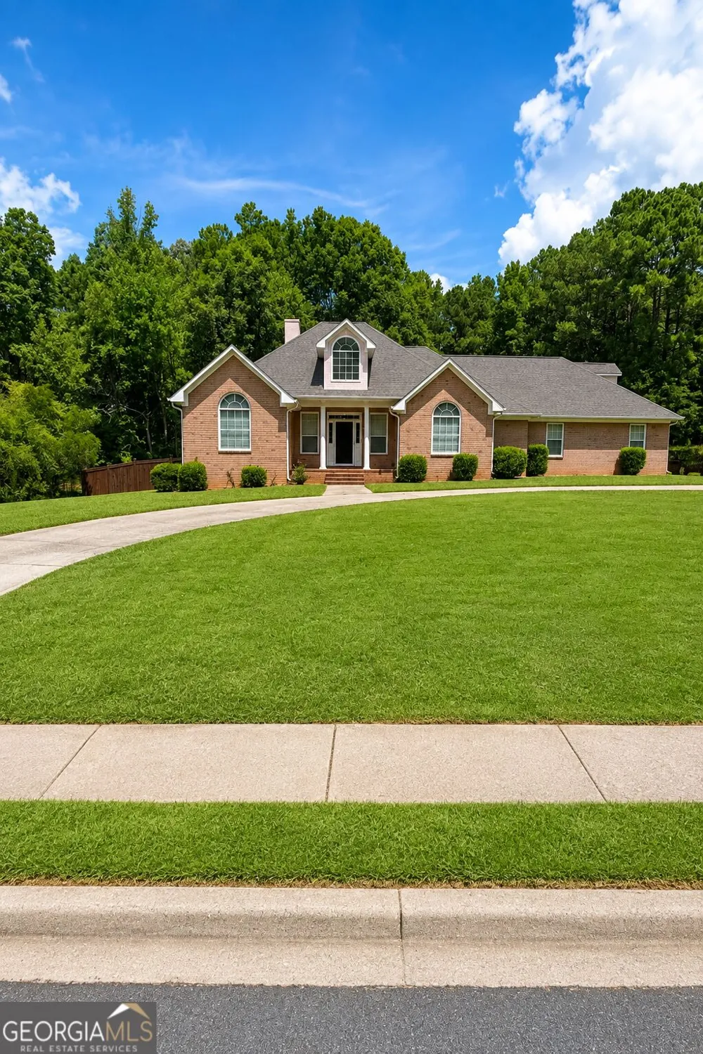 145 Lofty Eagle LN Fayetteville, GA 30214
