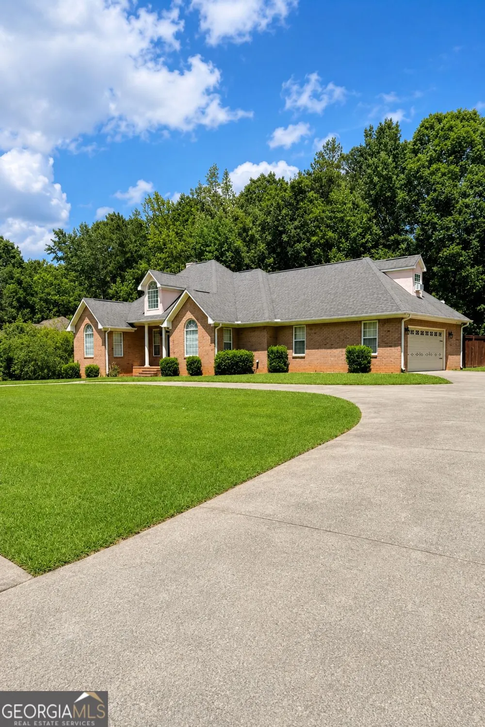 145 Lofty Eagle LN Fayetteville, GA 30214