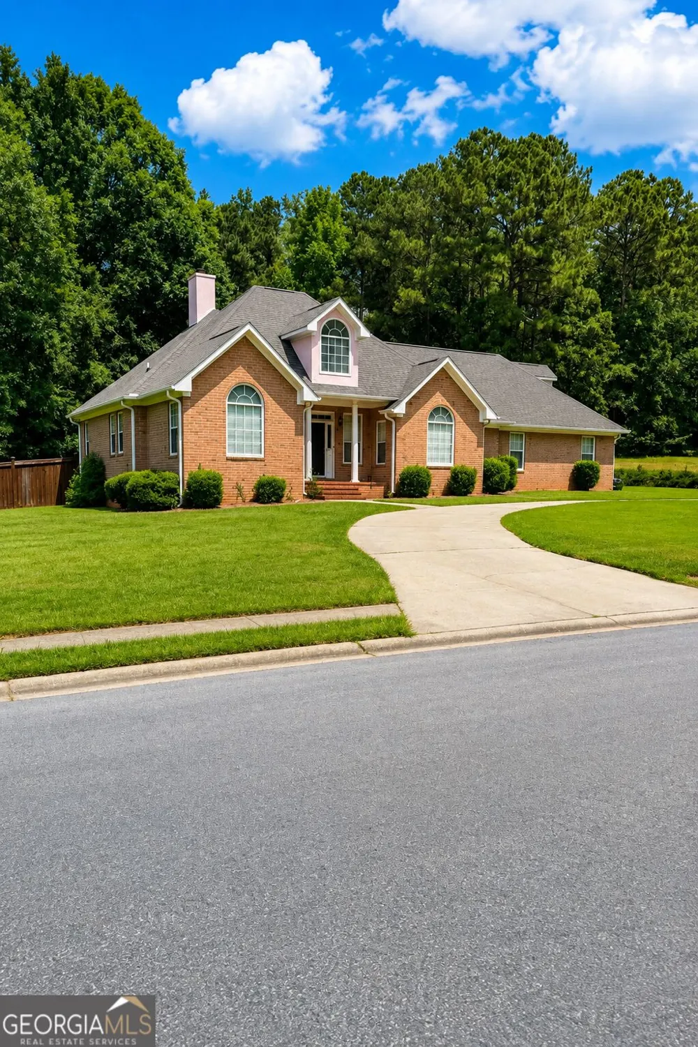 145 Lofty Eagle LN Fayetteville, GA 30214