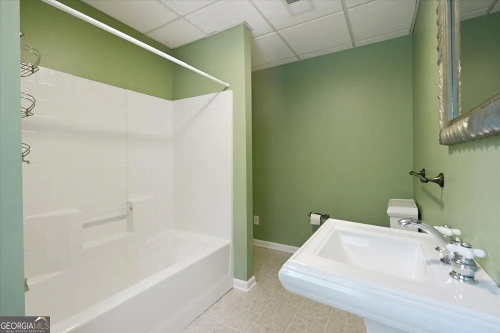 1628 Valley View DR Elberton, GA 30635