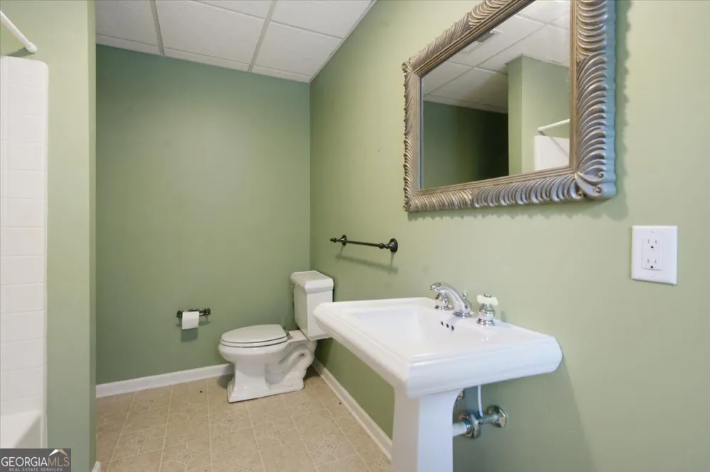 1628 Valley View DR Elberton, GA 30635
