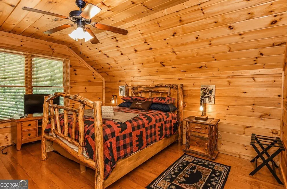 216 Dawn LN Ellijay, GA 30540